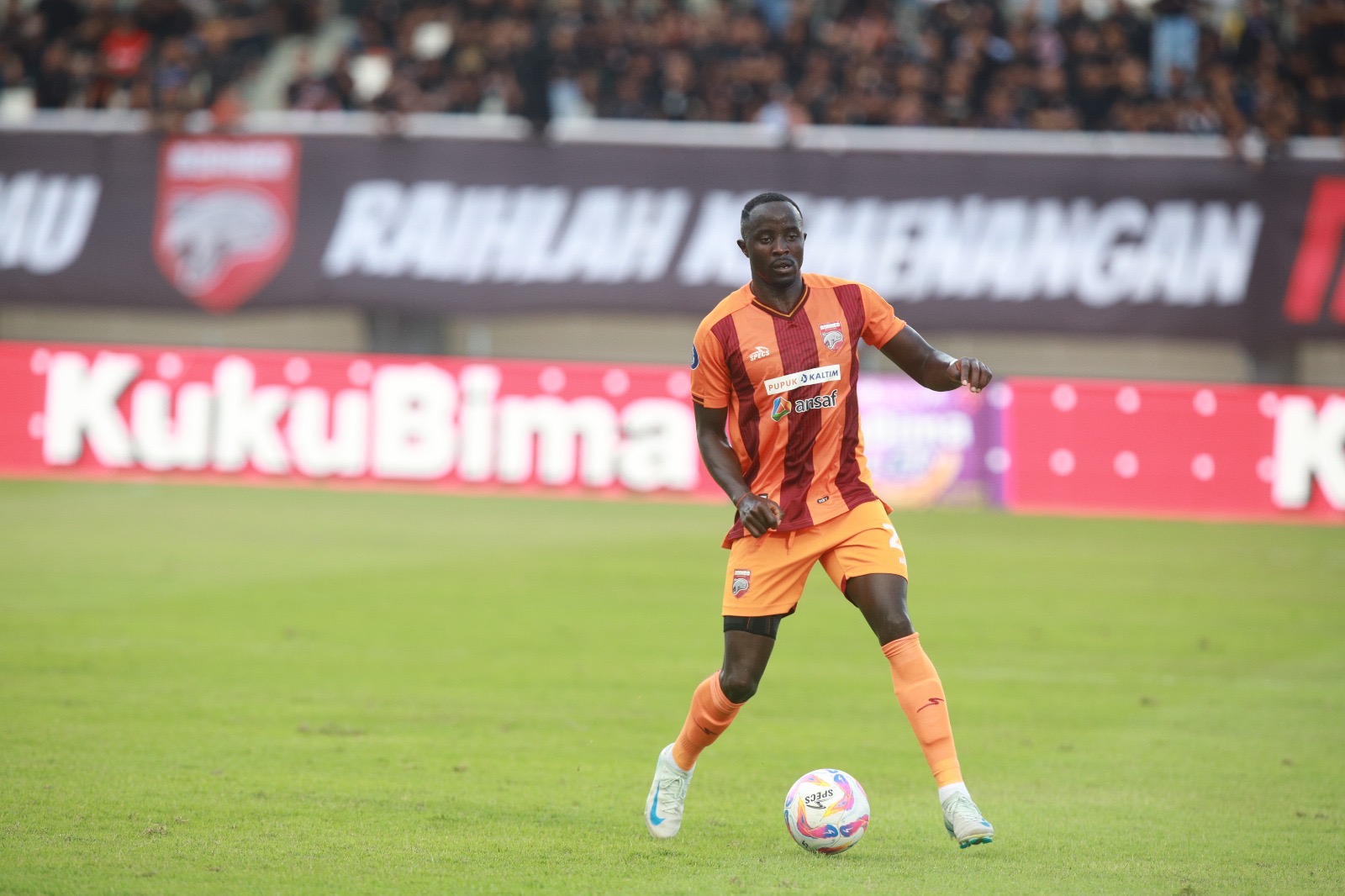 Christophe Nduwarugira dkk dituntut tampil maksimal saat menjamu Persis Solo di Stadion Segiri, Samarinda, Minggu (2/3) malam.