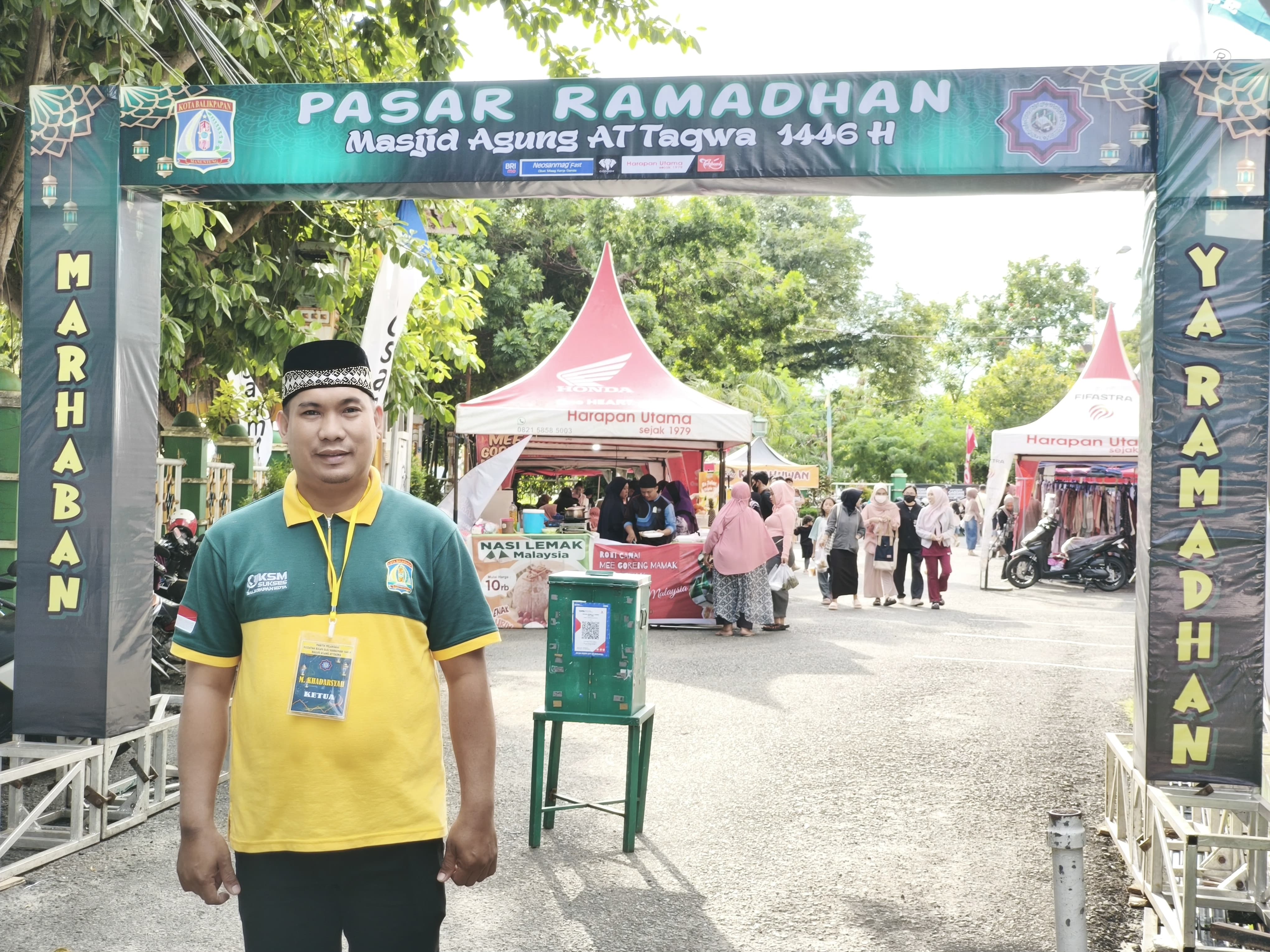 BERKAH: Ketua Panitia M Khadarsyah berharap Pasar Ramadan Masjid At-Taqwa yang digelar dapat dimanfaatkan warga Balikpapan mencari alternatif berbuka serta meningkatkan kesejahteraan pelaku UMKM.