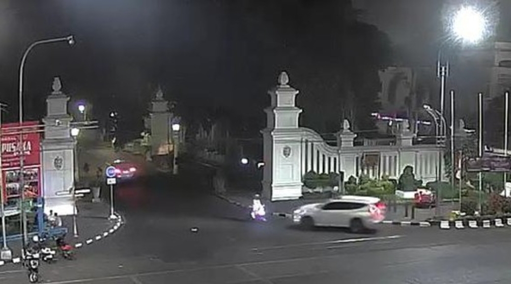 Foto CCTV detik-detik menjelang terjadi tabrakan. (FOTO: IST)