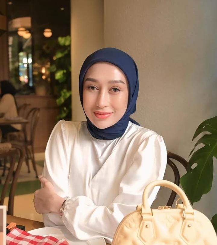 Reza Gladys, dokter kecantikan yang berseteru dengan Nikita Mirzani.