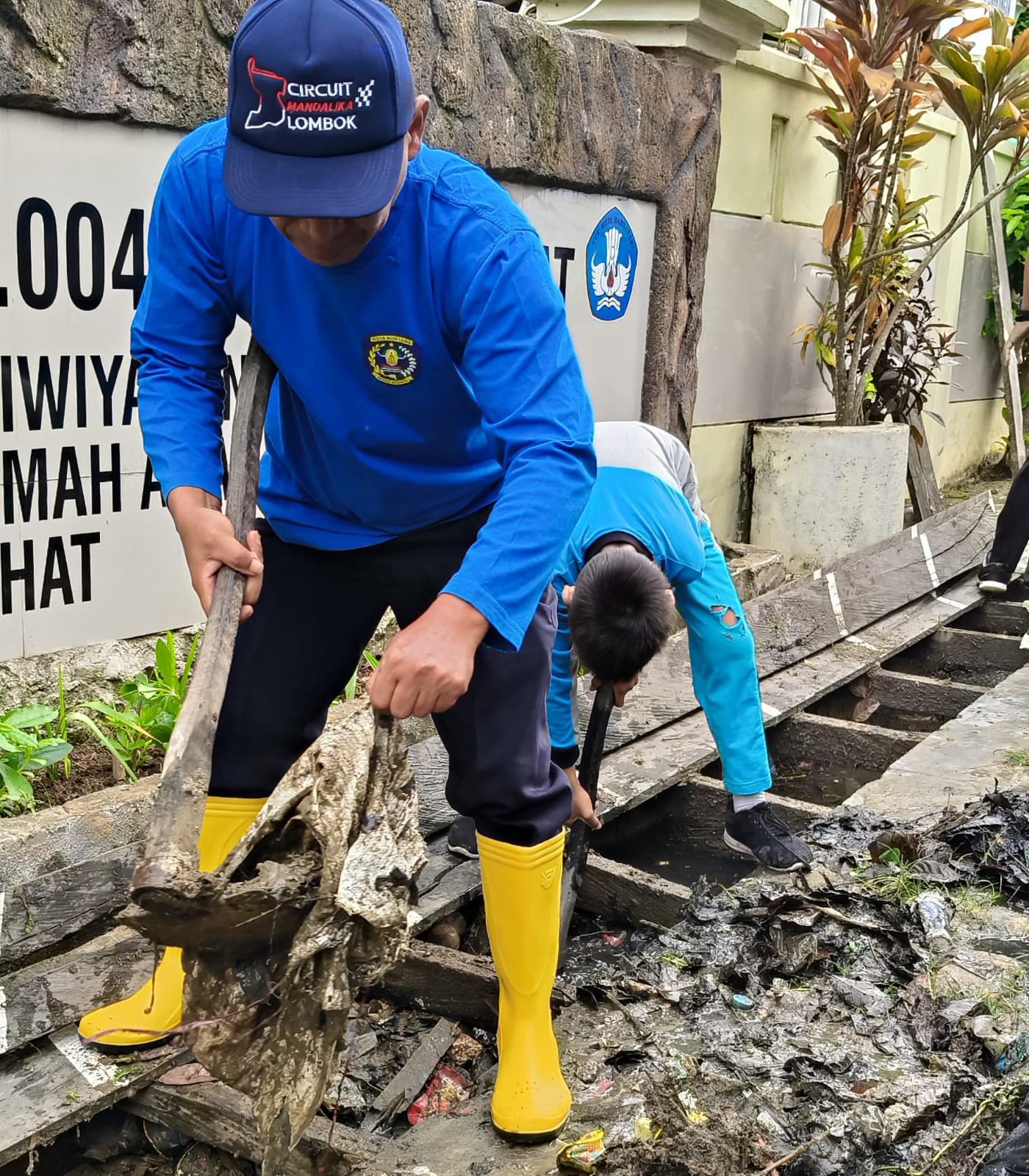 Program Jumat bersih pada pekan ini menyasar Kelurahan Api-Api, Rusunawa Api-Api, dan Pasar Taman Rawa Indah.