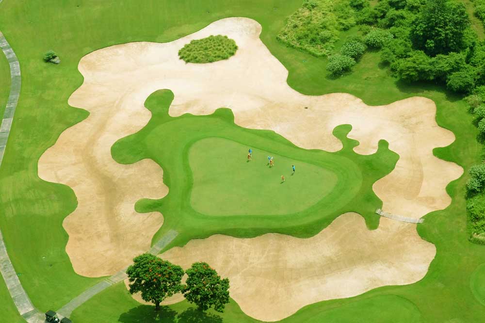 Course di New Kuta Golf yang berstandar kejuaraan dunia.