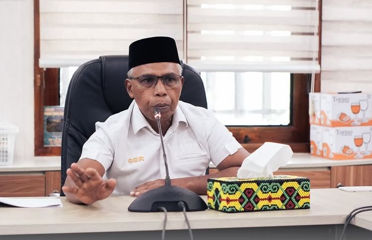 JADI POLEMIK: Anggota Komisi II DPRD Kota Balikpapan, Subari, menyampaikan pendapatnya terkait maraknya toko modern di Balikpapan.