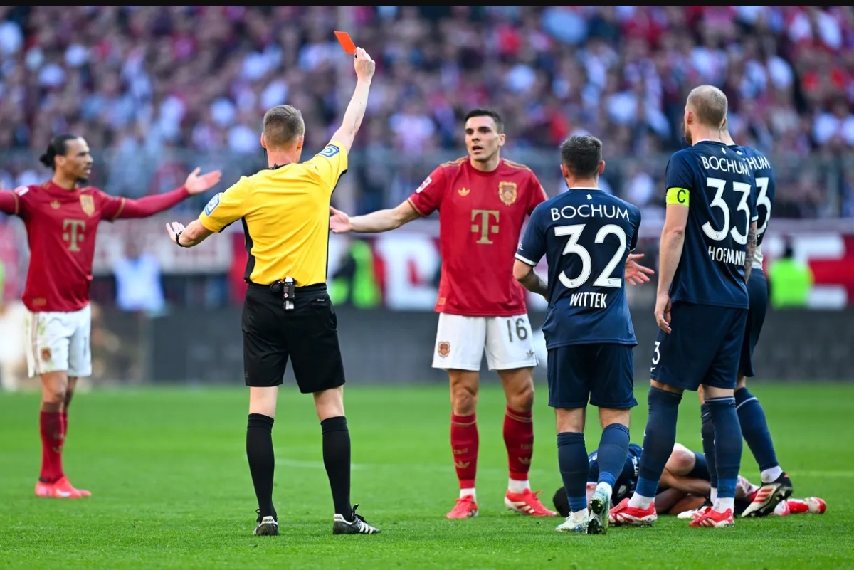 Kartu merah kontroversial yang diterima Jo&atilde;o Palhinha menjadi salah satu penyebab kekalahan Bayern Munchen. (FOTO: SVEN HOPPE/PICTURE ALLIANCE)