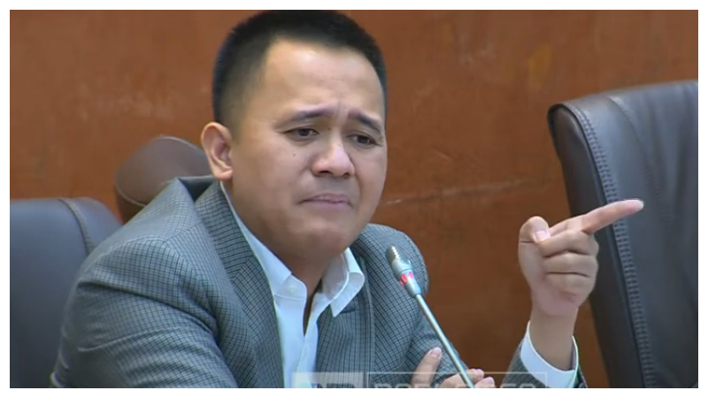 Anggota Komisi VI DPR RI, Mufti Anam kritik Pertamina soal endorsement Azka Corbuzier di tengah skandal korupsi. Keputusan ini dinilai melukai hati rakyat.