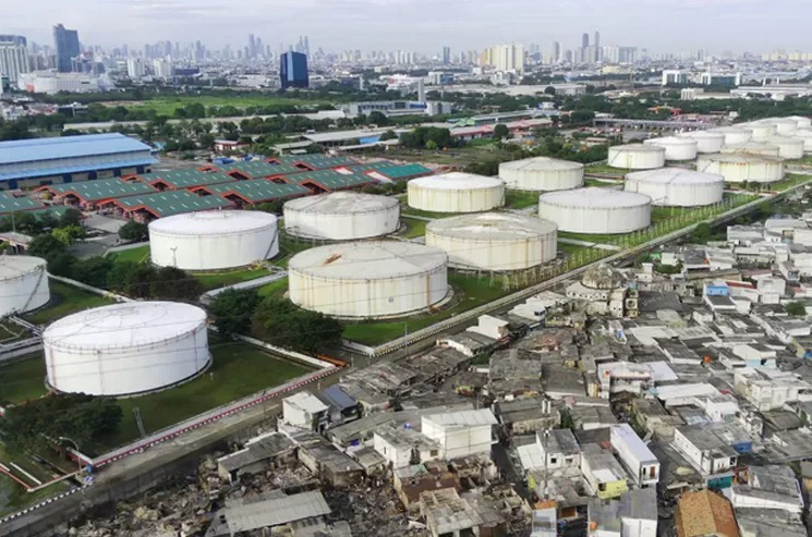 Ilustrasi. DPR minta Pertamina membagikan Pertamax gratis setahun sebagai ganti rugi skandal BBM oplosan.