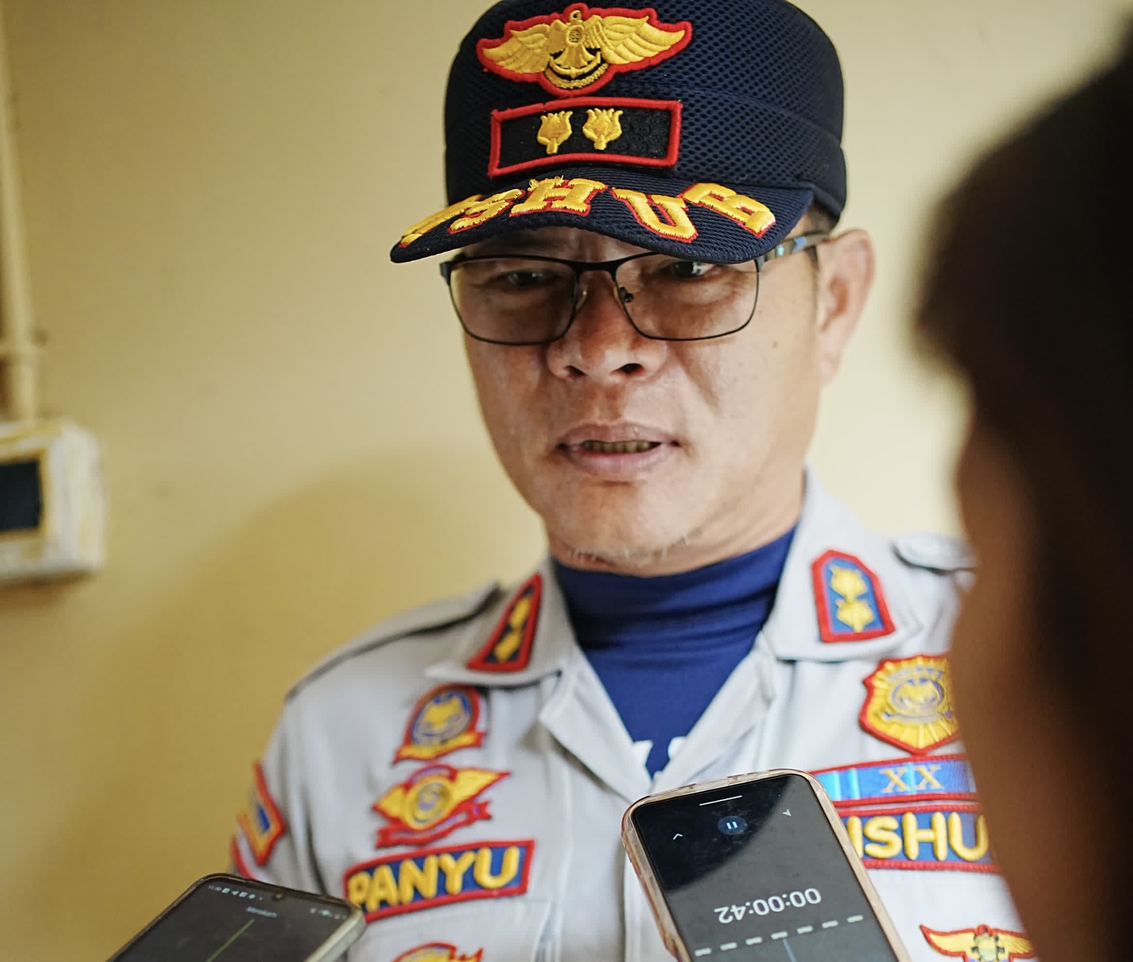 KELAYAKAN: Papilius Panyu saat diwawancarai usai rakor zoom pengamanan Hari Raya Idulfitri di Polres Mahulu, Kamis (13/3).