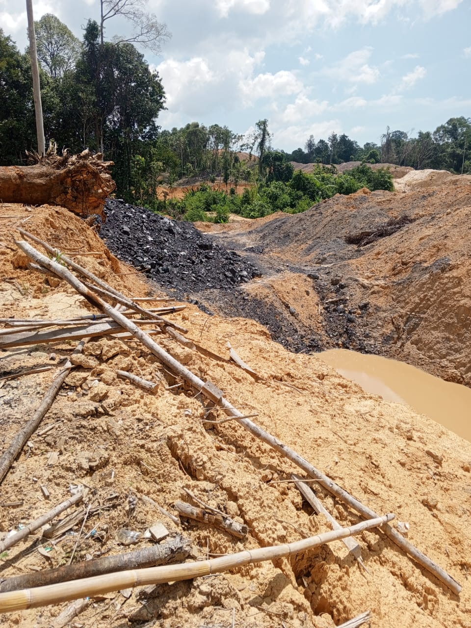 TINDAK TEGAS: Salah satu kerusakan lingkungan dampak tambang ilegal di Kubar.