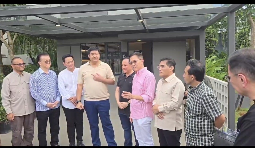 James Riady (keempat dari kanan) dan sejumlah pengusaha Indonesia bertemu Menteri PKP, Maruarar Sirait pada Sabtu 15 Maret 2025.