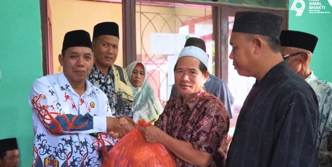 SEMBAKO: Kementerian Agama PPU menggelar kegiatan Safari Ramadan kedua diisi pembinaan majelis taklim dan bantuan sembako di Babulu, PPU.
