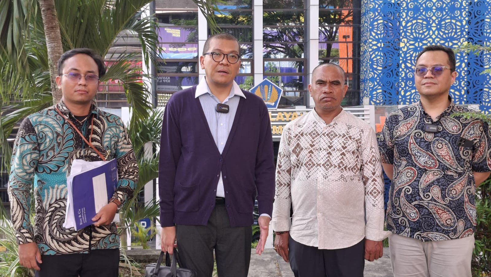 MELAPOR: Perwakilan dari CV Batiga Maju Bersama usai menyambangi Kantor KPP Balikpapan Timur