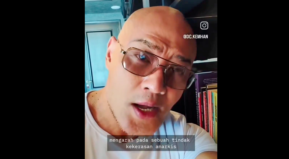 Stafsus Kementerian Pertahanan Deddy Corbuzier angkat bicara terkait penggerudukan rapat panja RUU TNI. (Tangkapan Layar)