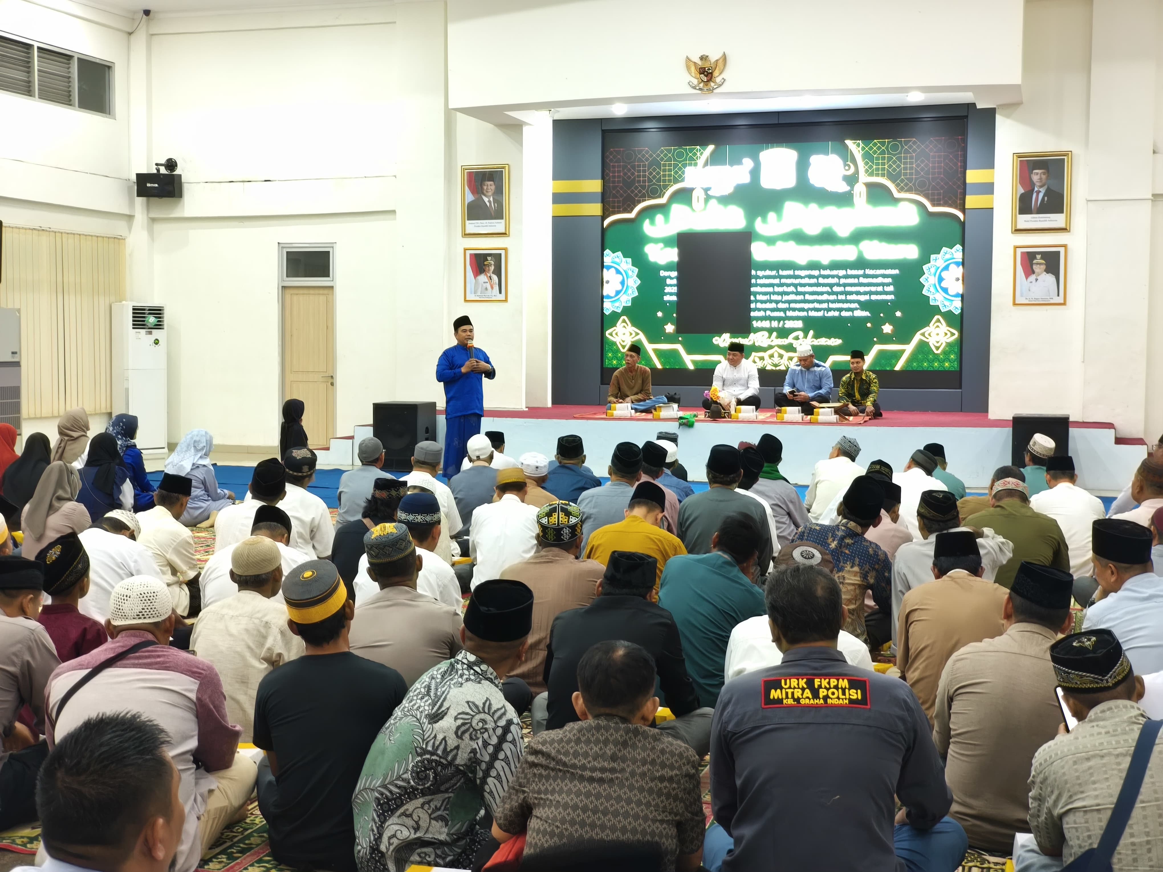 Kepala KUA Kecamatan Balikpapan Utara Ahmadi menyampaikan tausiyah di hadapan ratusan peserta buka puasa Kecamatan Balikpapan Utara.