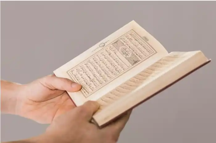 Malam Nuzulul Quran di tahun ini dapat disemarakkan dengan membagikan pantun Nuzulul Quran ke media sosial.