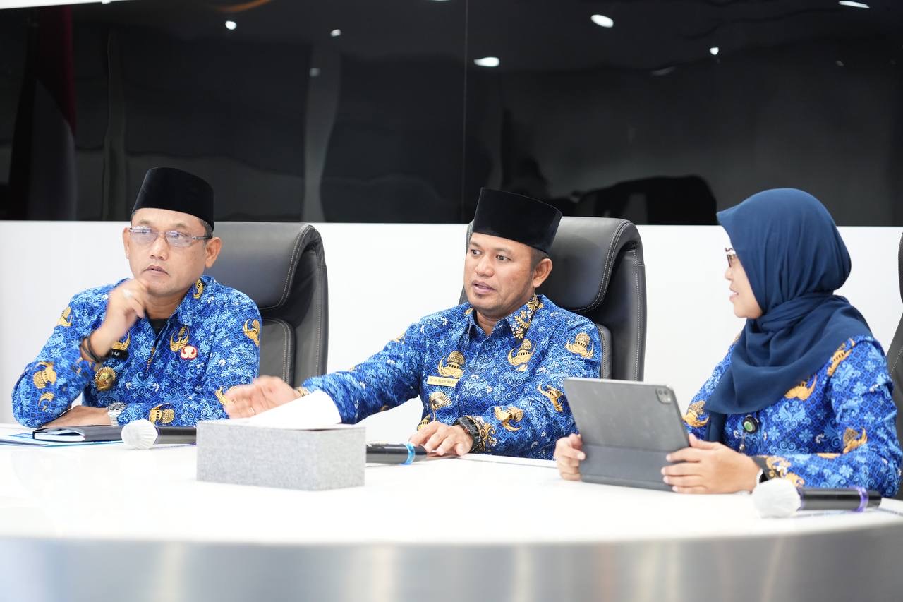 SUPPORT: Gubernur Rudy Mas&rsquo;ud, Wagub Seno Aji dan Sekda Sri Wahyuni mengikuti Rapat Koordinasi Penyelenggaraan Pemerintahan Daerah.