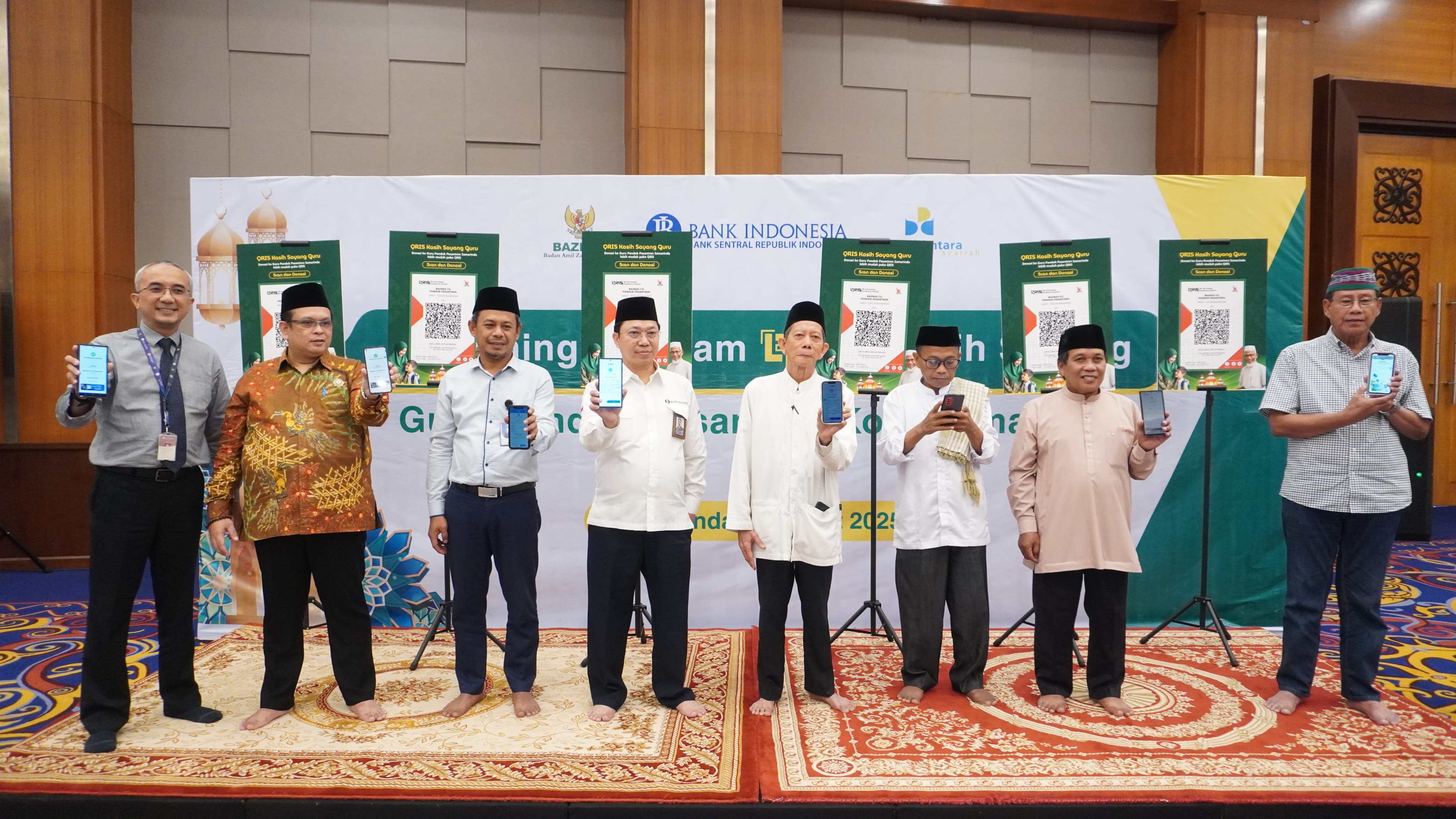 Memperkuat digitalisasi pembayaran sekalian dorong ekonomi syariah. Untuk mendukung kesejahteraan 1.228 guru pondok pesantren di Kaltim. (