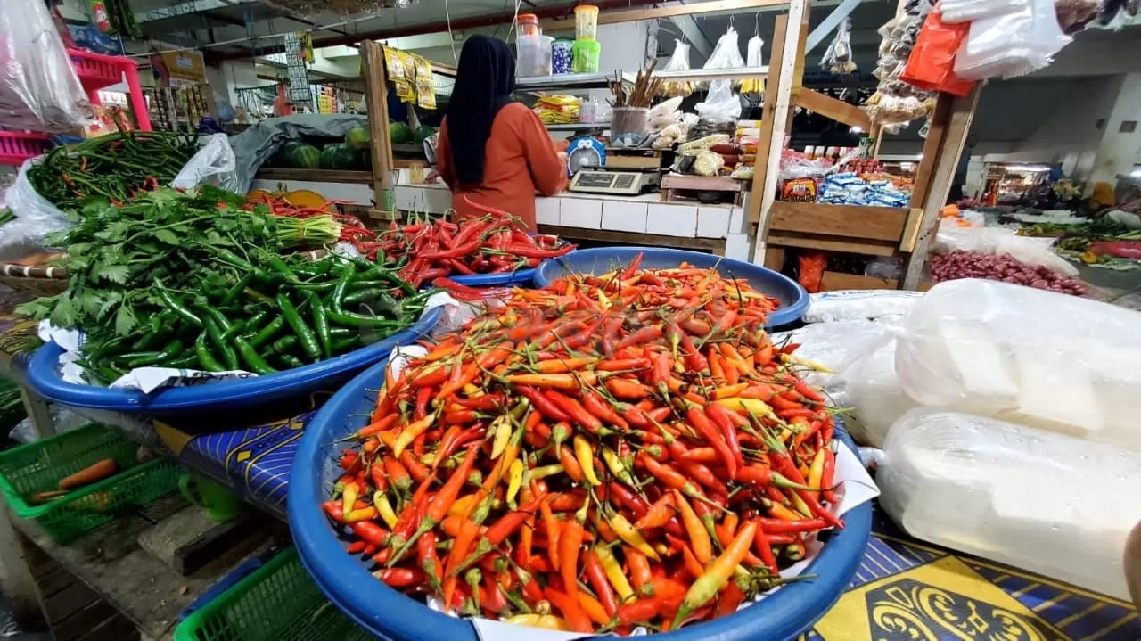 MASIH MAHAL: Harga cabai rawit di Kota Bontang masih dibanderol Rp 110 ribu untuk satu kilogramnya.