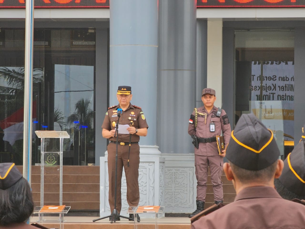 Kolonel Laut Joko Sutikno gantikan Kolonel Laut Zulkarnain sebagai Asisten Pidana Militer Kejati Kaltim, Rabu (19/3/2025). (Dokumentasi Penkum Kejati Kaltim)