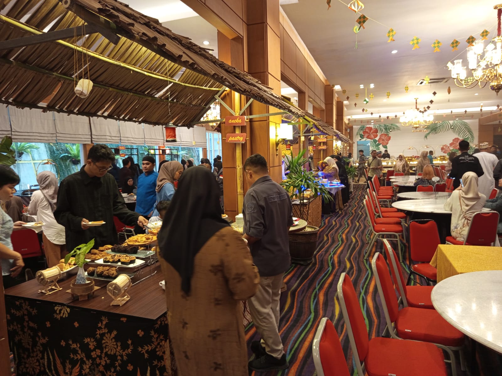 PATUT DICOBA: Beragam menu ditawarkan Hotel Puri Senyiur Samarinda untuk berbuka puasa.  &nbsp;