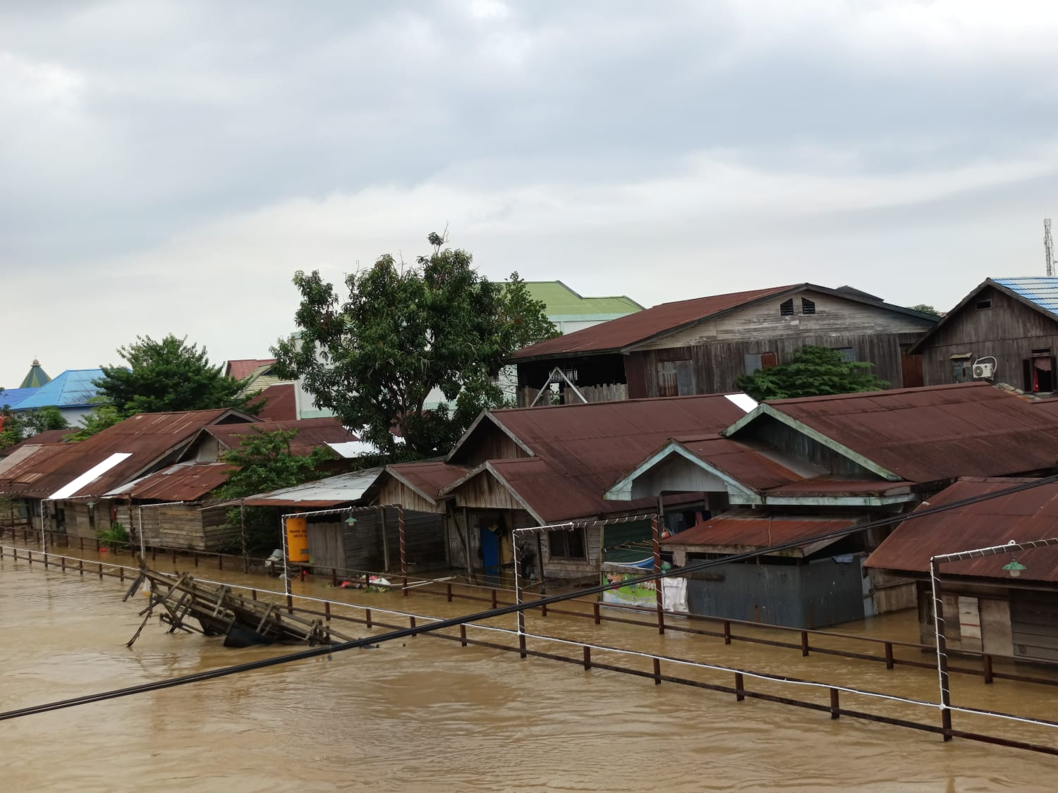 TERENDAM: Sejak awal 2025, banjir sudah kerap kali merendam permukiman warga.