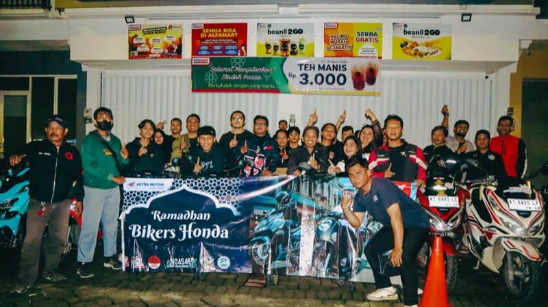 SILATURAHMI: Puluhan bikers antusias mengikuti kegiatan sosial yang diadakan Astra Motor Kaltim 1. Kegiatan ini juga menjadi ajang silaturahmi di momen Ramadan.