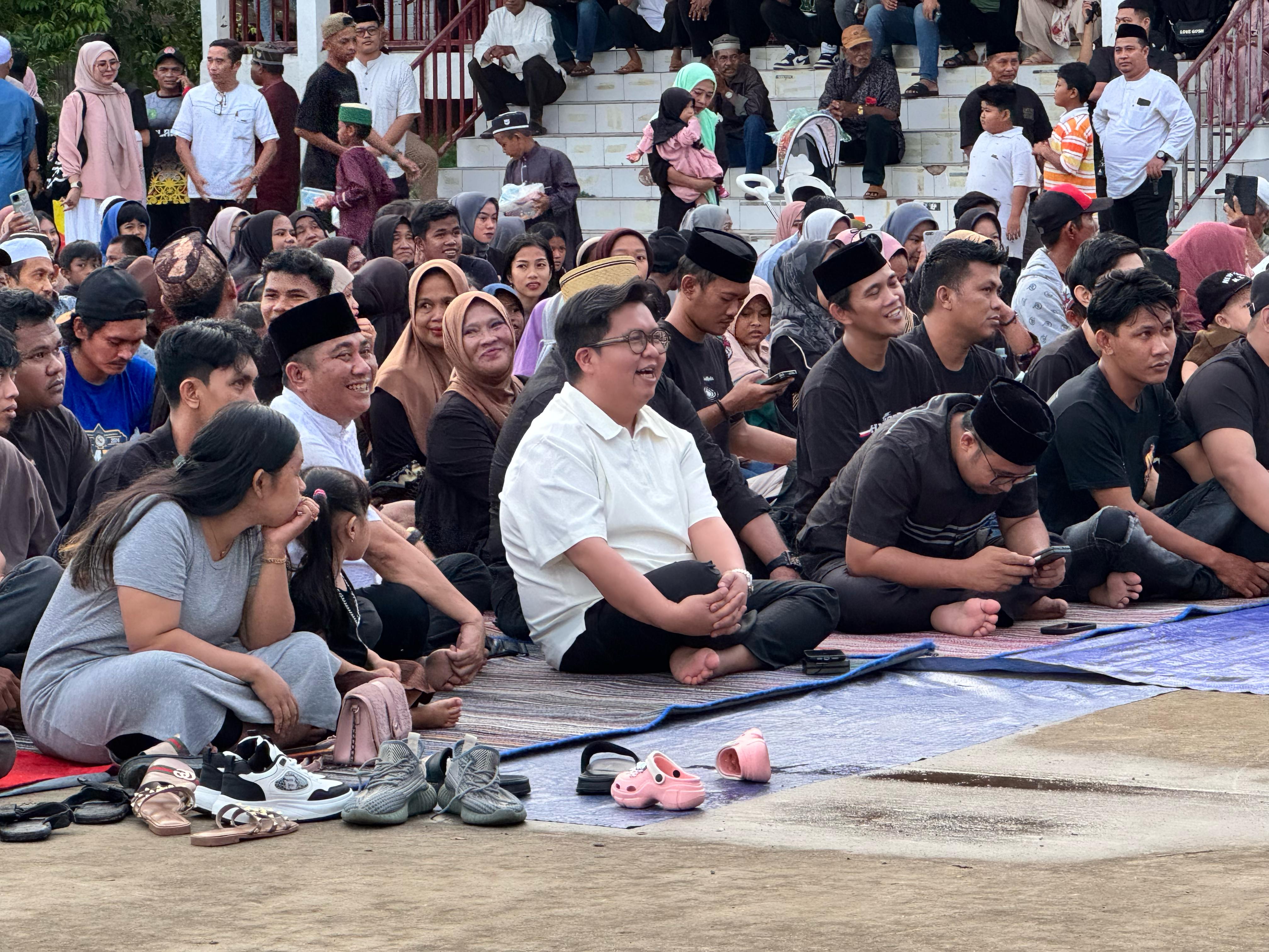 AKRAB: Wakil Bupati Kukar, Rendi Solihin buka puasa bersama dengan warga Anggana.  &nbsp;