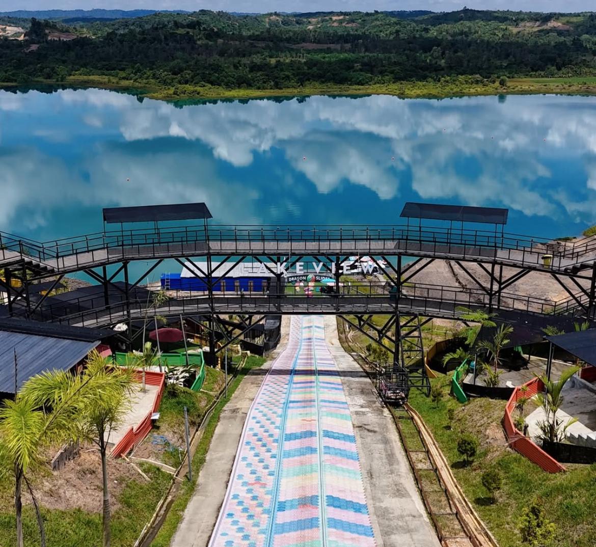MEGA WISATA: Lake View menyediakan wisata yang lengkap dengan puluhan wahana yang siap menantang adrenalin Anda.