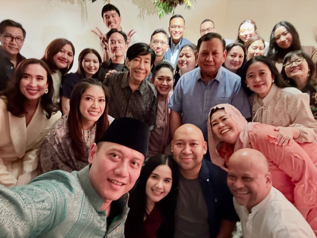 Didit Hediprasetyo merayakan ulang tahunnya dengan kehadiran tokoh-tokoh besar! Prabowo, Titiek Soeharto, AHY, Puan Maharani, hingga Gibran Rakabuming berkumpul dalam satu momen istimewa.