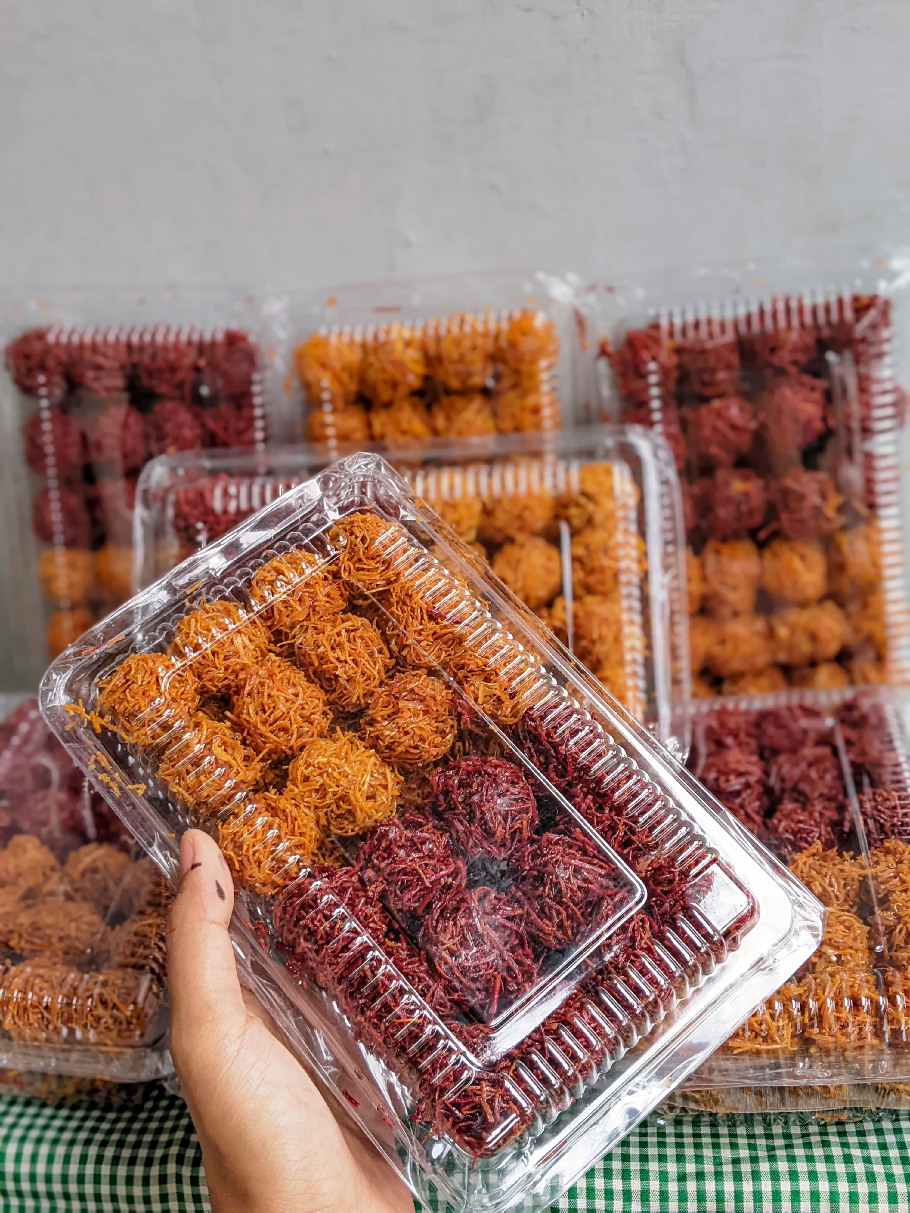 MANIS: Grubi jadi salah satu camilan favorit dan best seller yang dijual oleh Bunga.