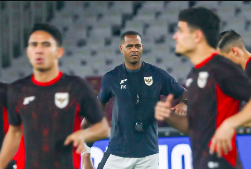Patrick Kluivert harus membawa Timnas Indonesia menang atas Bahrain. (Salman Toyib/Jawa Pos)