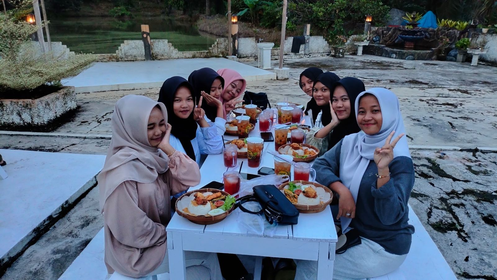 UNGGULAN: Salah satu lokasi tempat makan di luar Kecamatan Tanah Grogot&nbsp;yang selalu ramai yaitu Kampung Paser Resto di Kecamatan Kuaro.