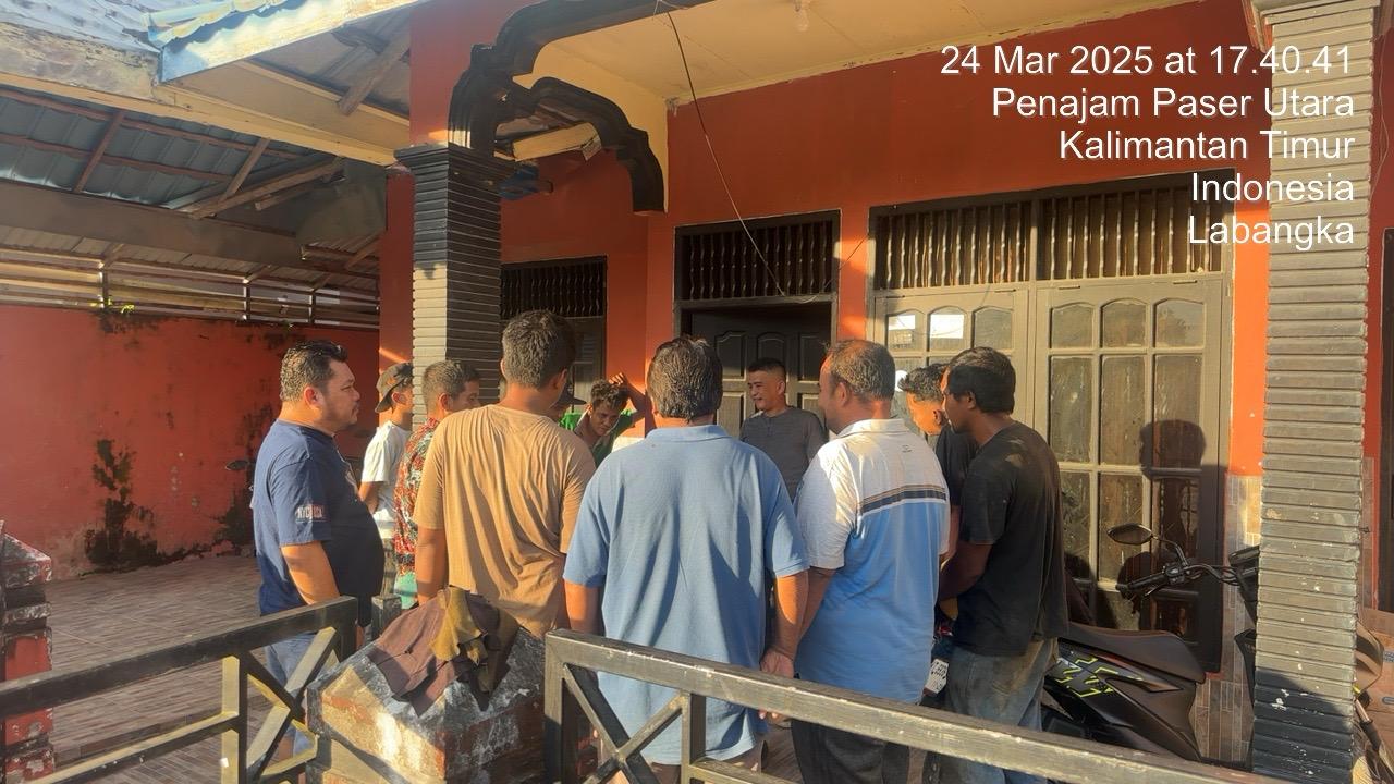 DATANGI KANTOR: Karyawan PT LAS saat melakukan aksi demo dengan mendatangi kantor mereka untuk menuntut gaji dan THR.