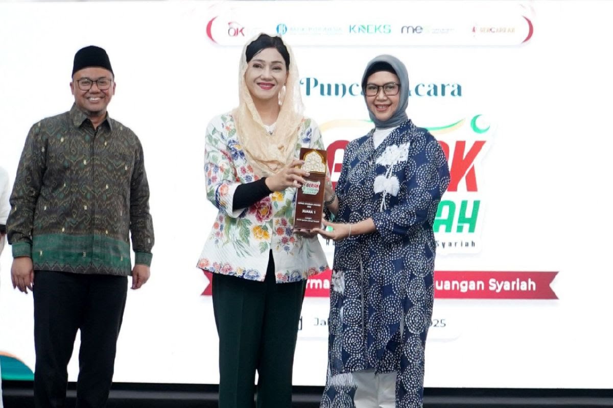 APRESIASI: Manajemen BSi menerima penghargaan dalam ajang Puncak Gebyar Ramadan Keuangan Syariah garapan OJK, baru-baru ini.