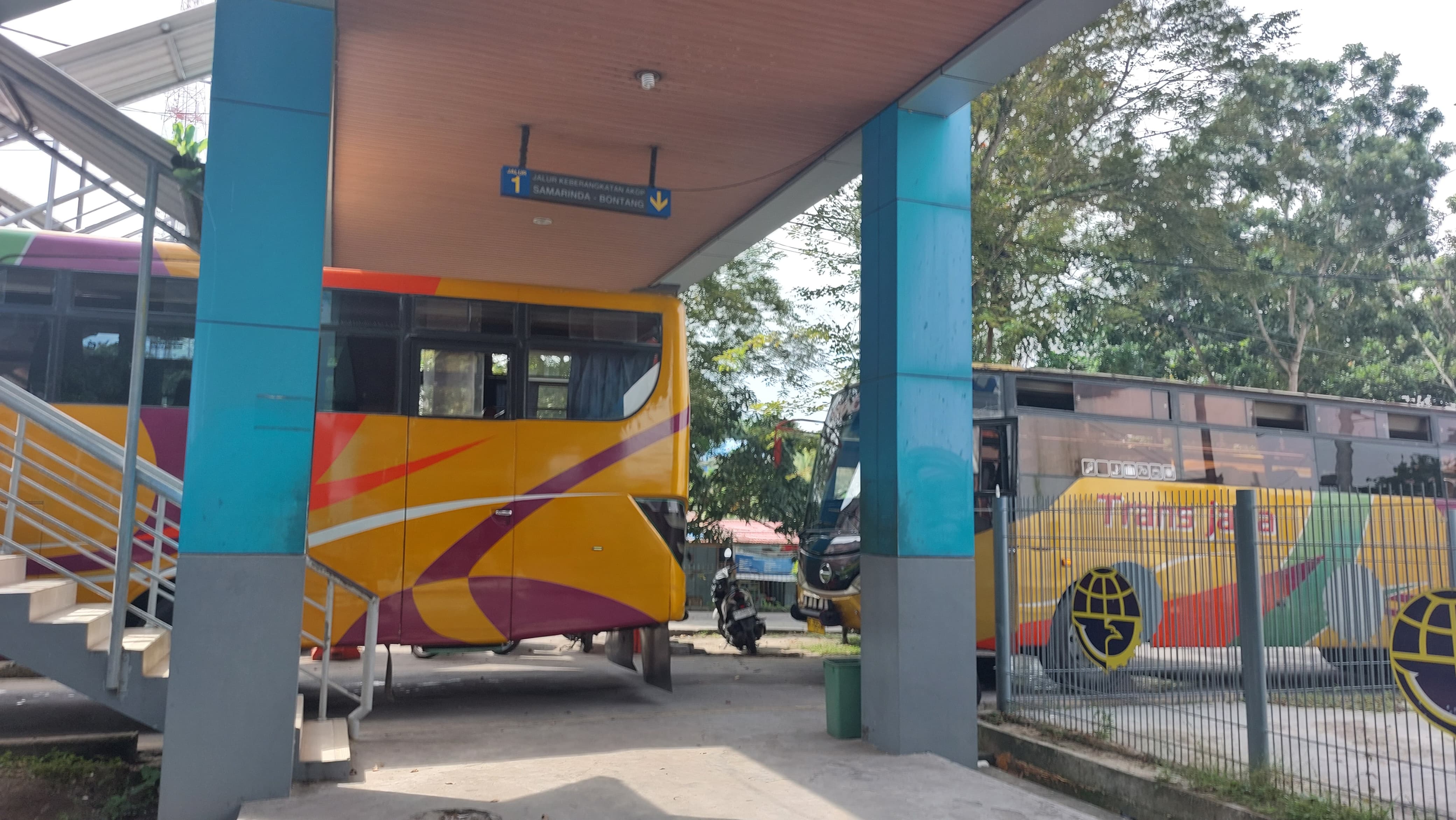 SEPI : Sopir bus sebut tingkat penumpang tahun ini menurun dibanding tahun lalu. (FOTO: OKTAVIA MEGARIA/KP)