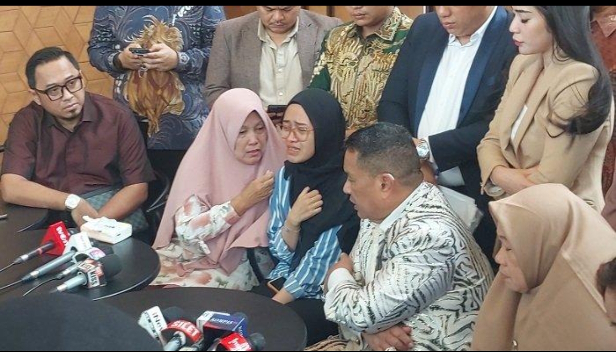 Anak kandung Kapolsek Negara Batin AKP Anumerta Lusiyanto, Salsabila saat konferensi pers di kawasan Kelapa Gading, Jakarta Utara, Selasa (25/3/2025). (FOTO: IST)