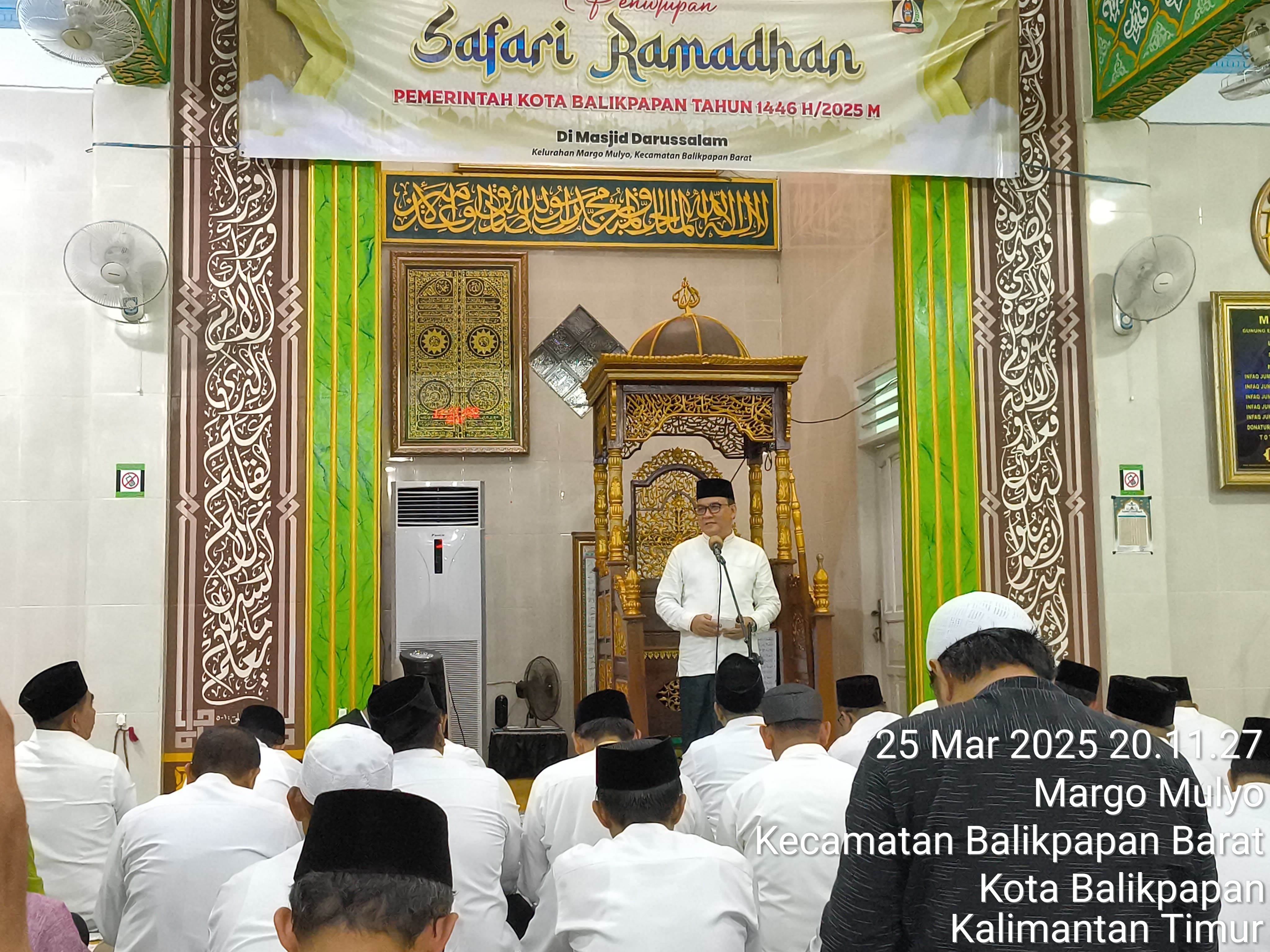 TUTUP RANGKAIAN: Wakil Wali Kota Balikpapan Bagus Susetyo menutup rangkaian safari Ramadan Pemkot Balikpapan di Masjid Darussalam Kelurahan Margo Mulyo.