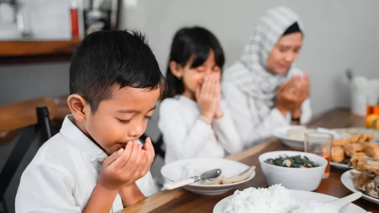 BERBUKA: Jadwal buka puasa hari ini Jakarta, Surabaya, dan Bandung, Rabu 26 Maret 2025.