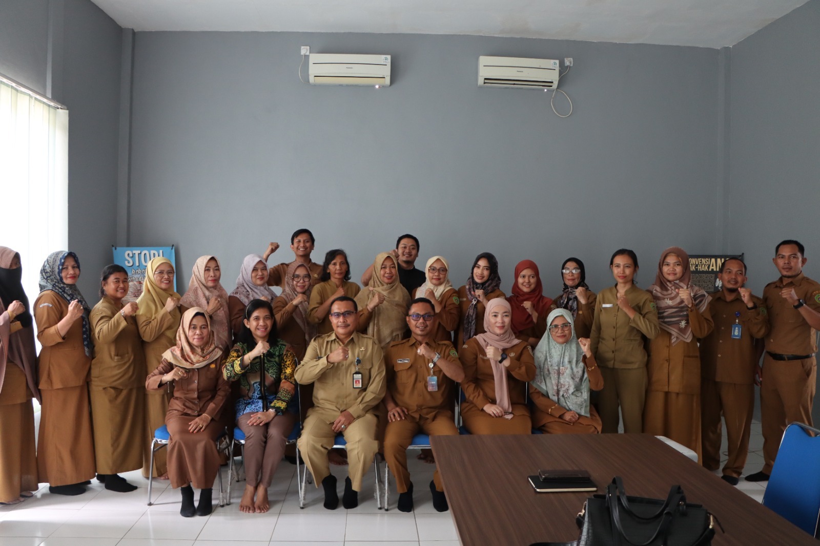 PENDAMPINGAN: Tim DKP3A Kaltim dan DP3AP2KB PPU saat kegiatan pendampingan verifikasi KLA 2025.