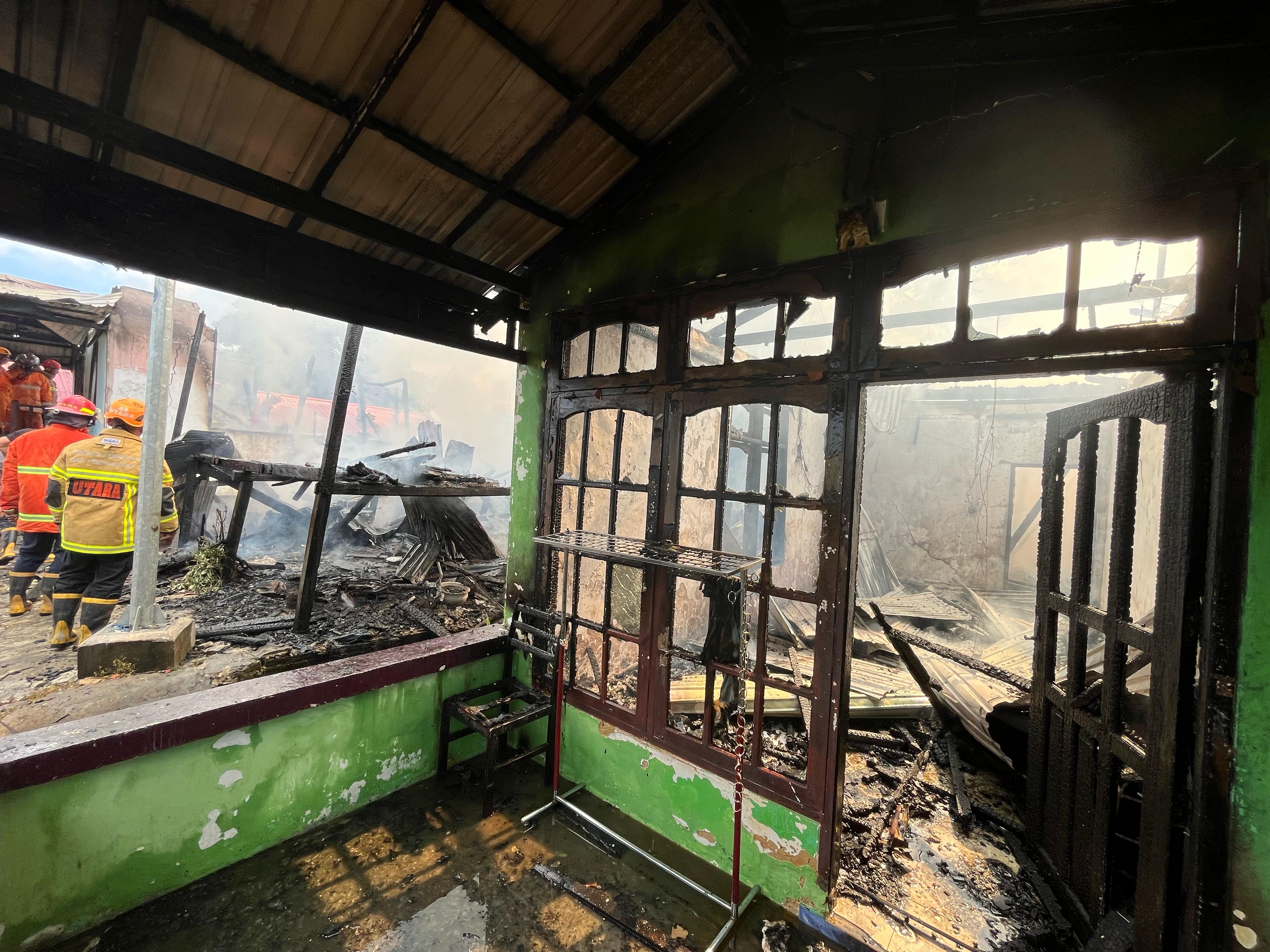 3 rumah hangus dan 1 rumah terdampak dalam kebakaran di Karang Bugis Balikpapan.