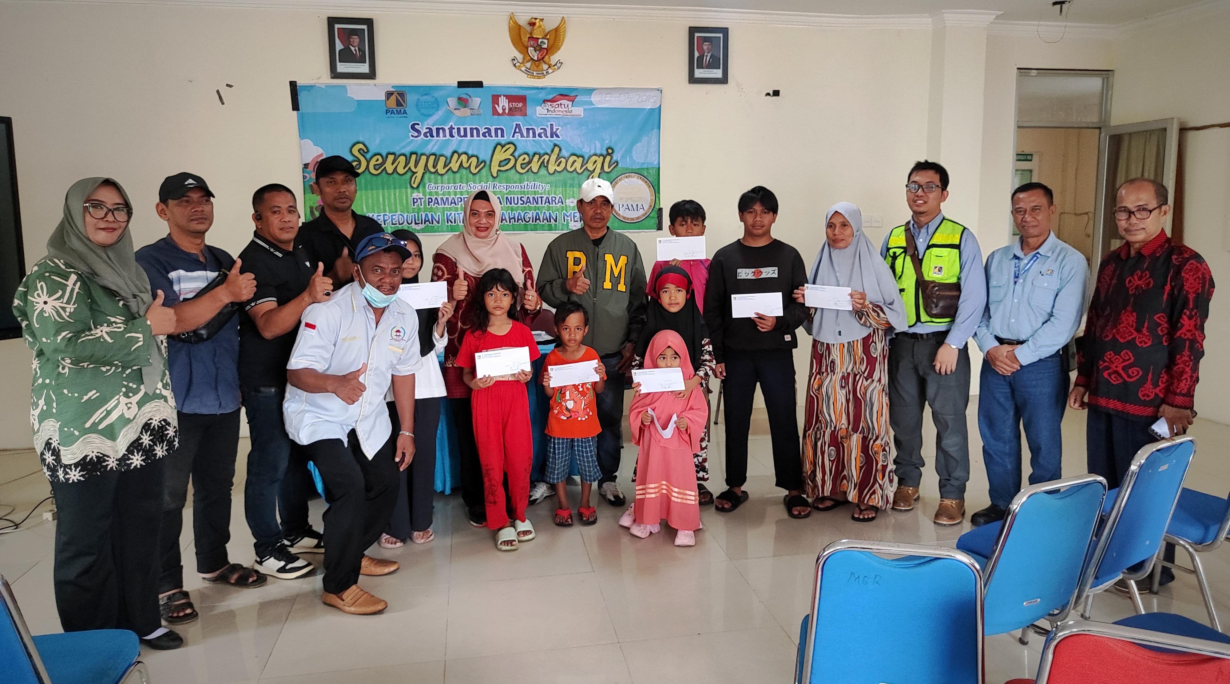 BERKAH RAMADAN: PAMA Balikpapan menyalurkan santunan kepada anak yatim dan duafa di Kelurahan Manggar sebagai bentuk berbagi di setiap momen Ramadan.