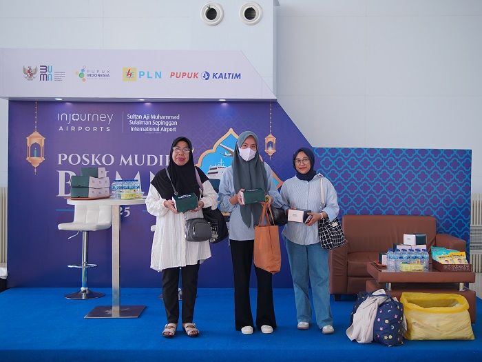 Pemudik di Bandara Sepinggan dimanjakan dengan layanan gratis dari Pupuk Kaltim.
