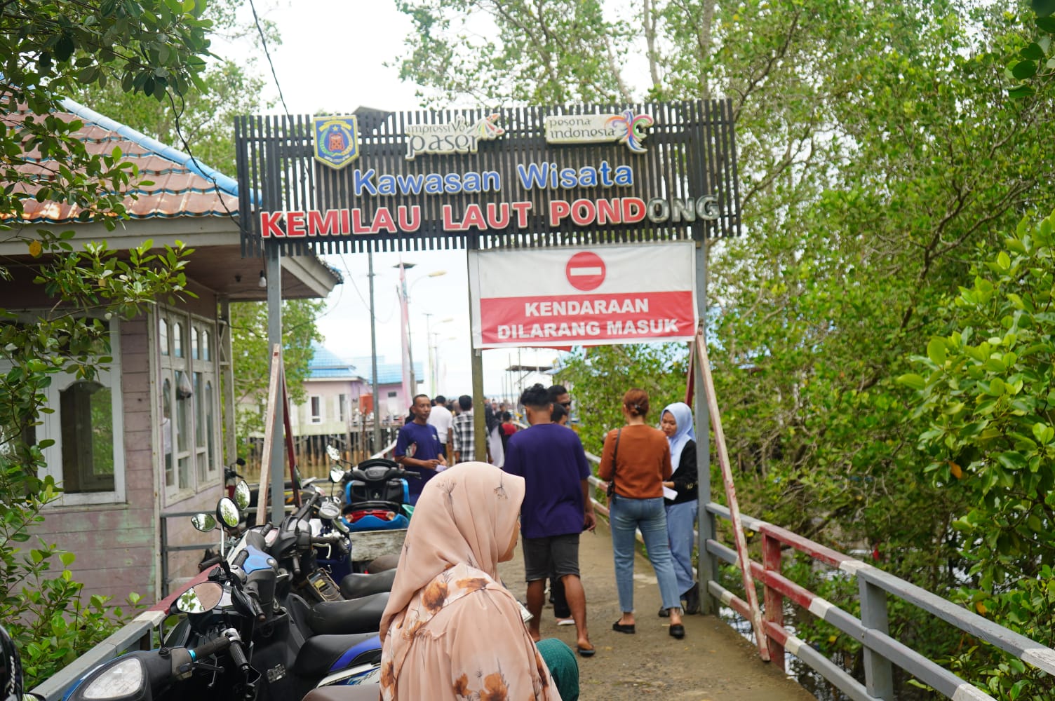 Wisata Kemilau Laut Pondong di Kecamatan Kuaro ini masih jadi andalan warga Paser di libur lebaran.