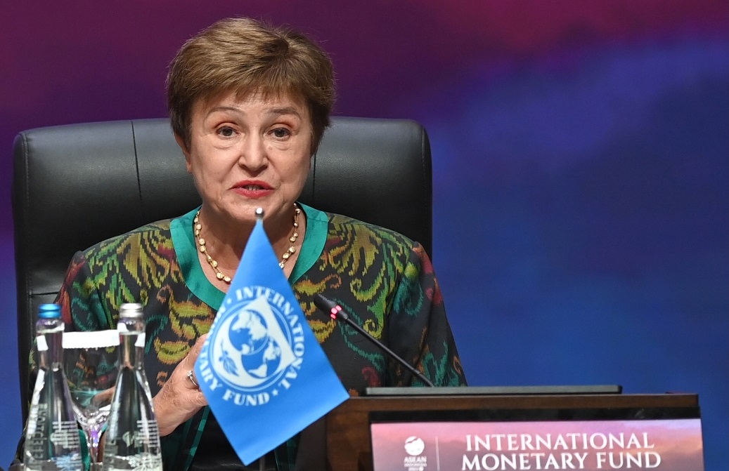 Direktur Pelaksana IMF Kristalina Georgieva, memperingatkan bahwa kebijakan tarif Trump bisa menjadi pemicu baru krisis global di tengah ekonomi dunia yang masih rapuh.