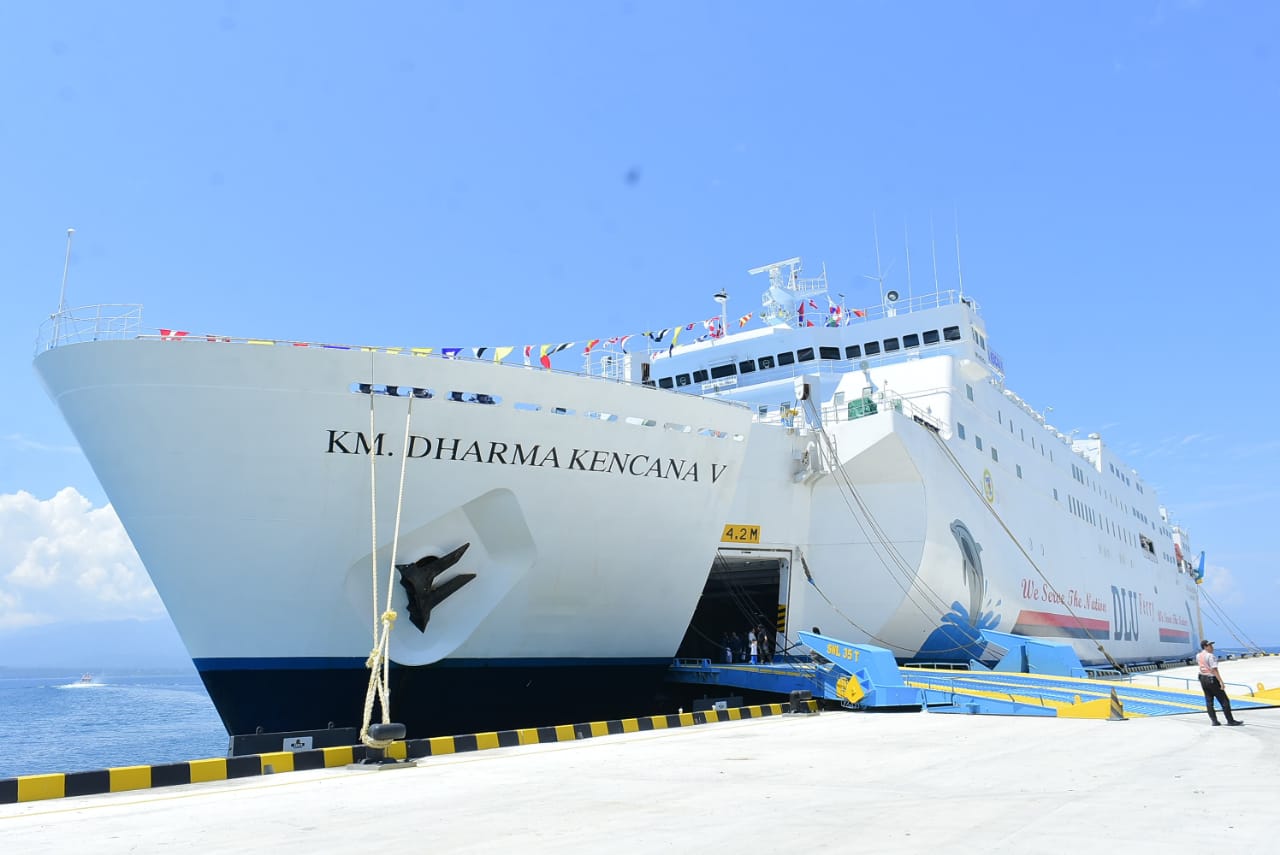 KM Dharma Kencana V yang melayani pelayaran Surabaya-Balikpapan.