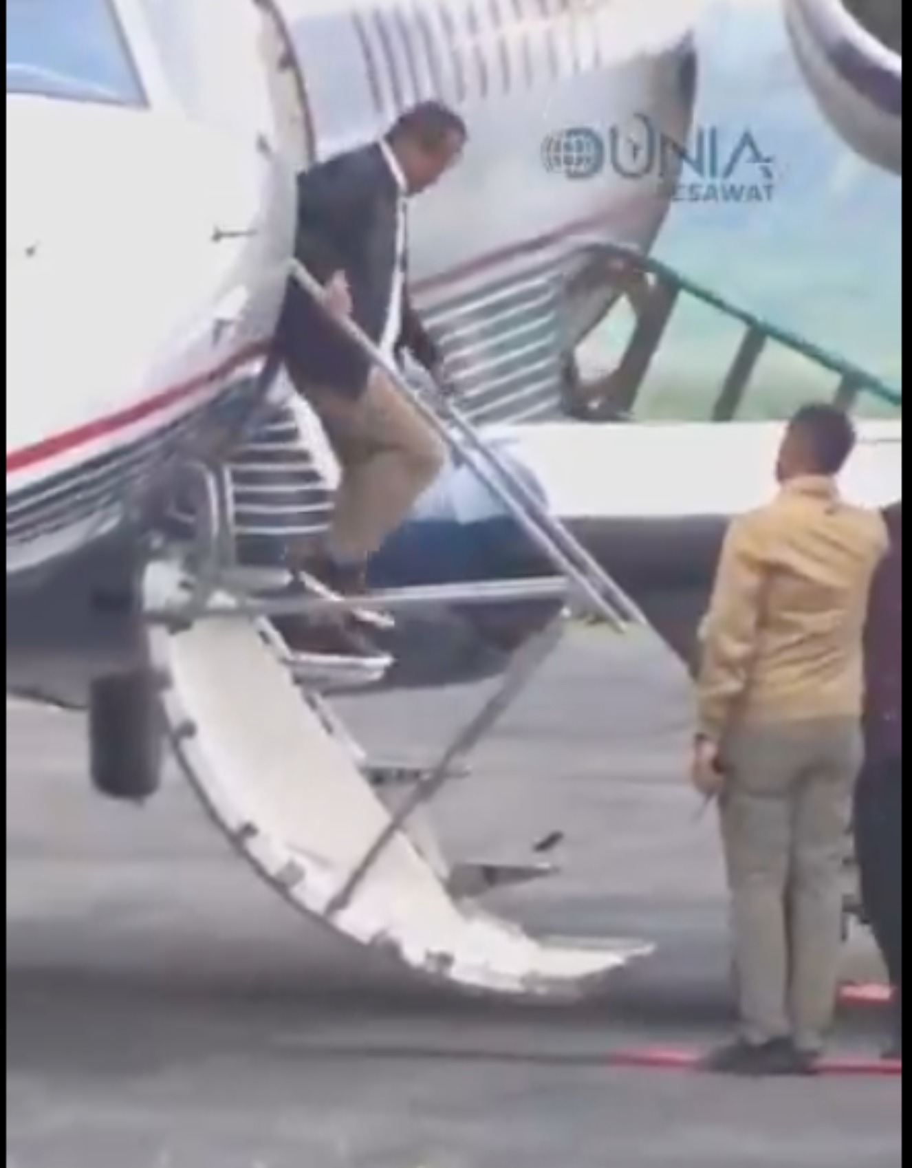 Bahlil Lahadalia kedapatan naik pesawat jet pribadi.