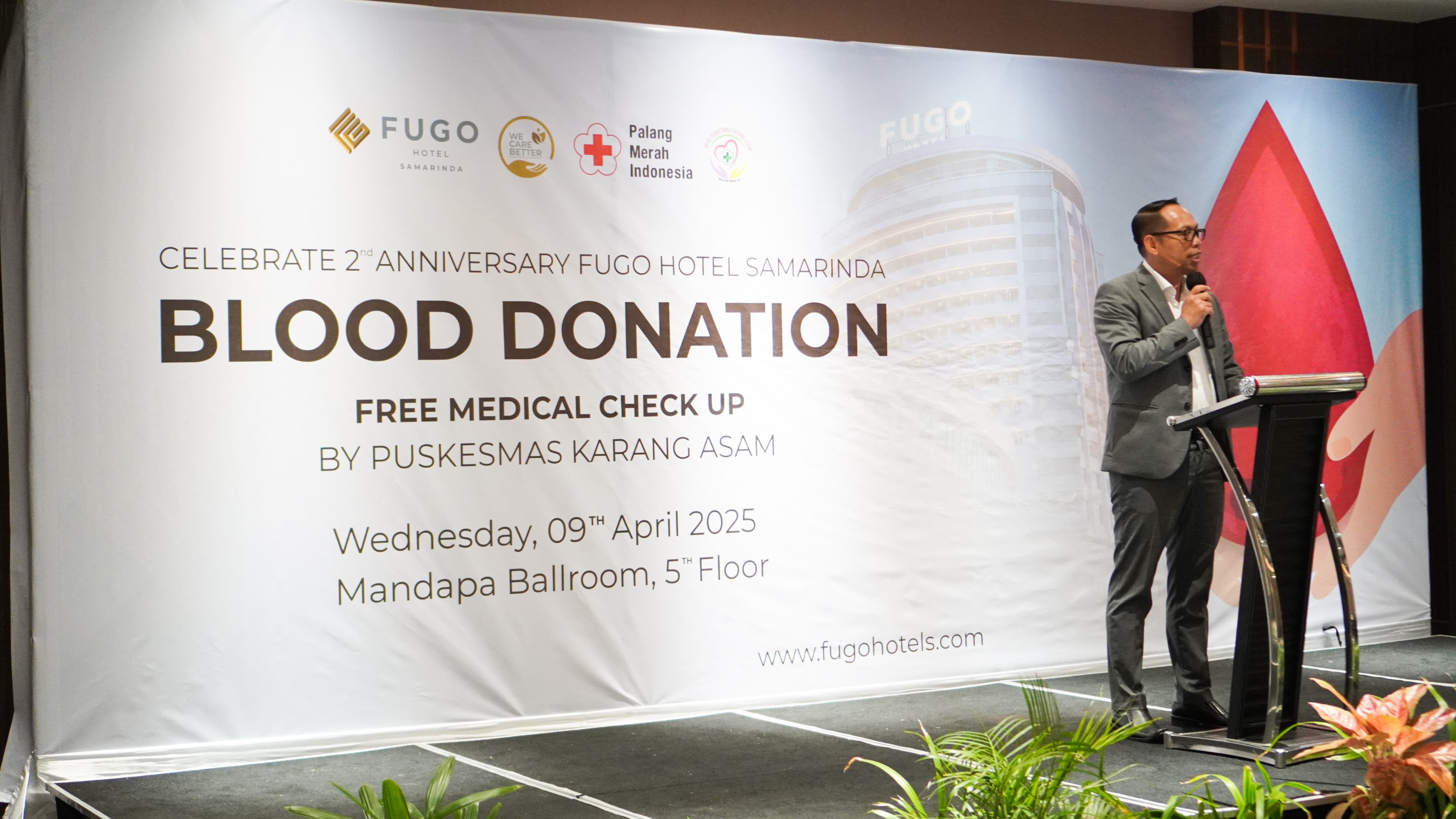 KEGIATAN SOSIAL: General Manager FUGO Hotel Samarinda, Nalom P Sidauruk menyampaikan apresiasi atas terselenggaranya kegiatan donor darah dengan lancar.  &nbsp;