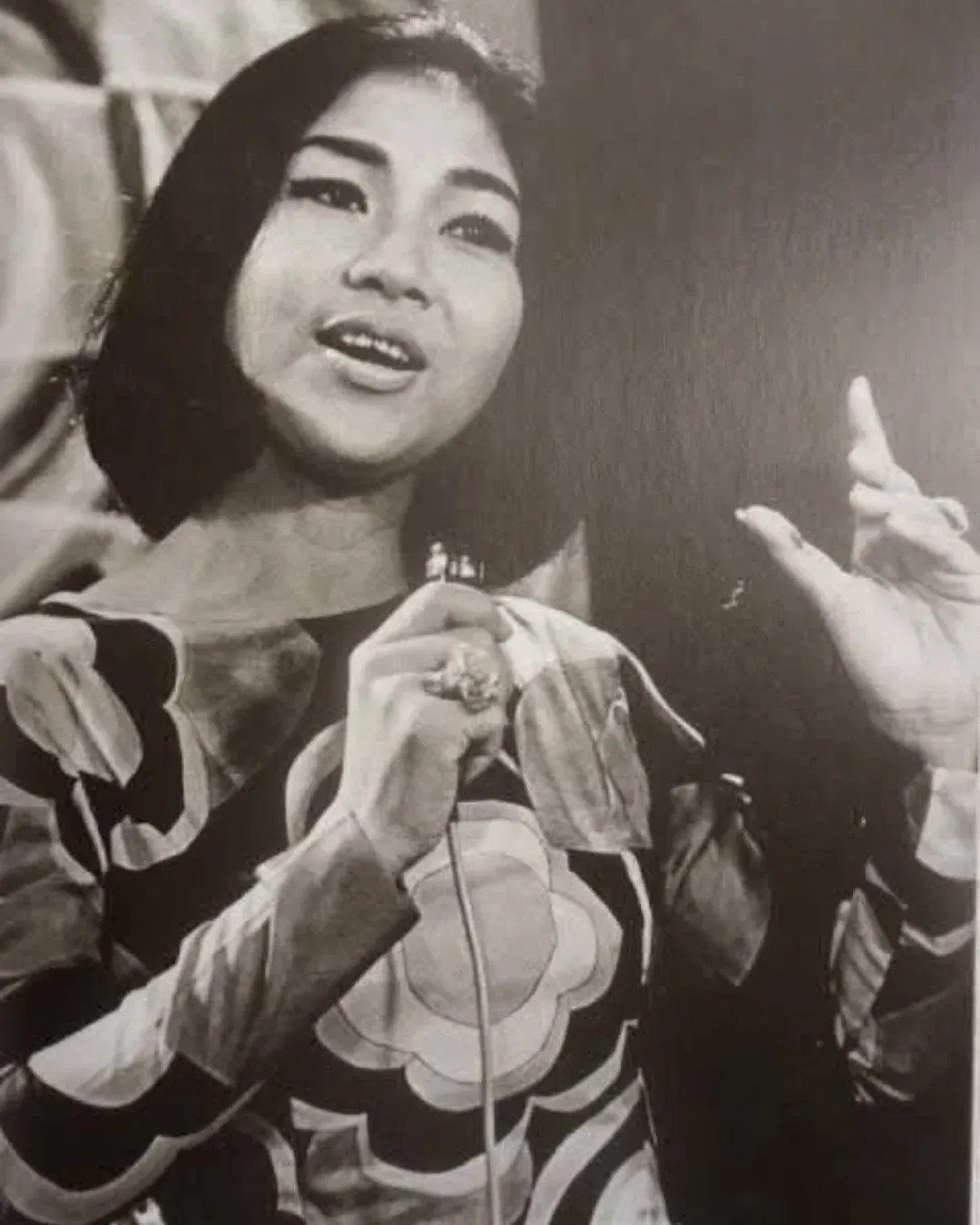 Titiek Puspa muda memulai kariernya di dunia tarik suara dari Kontes Radio RRI.