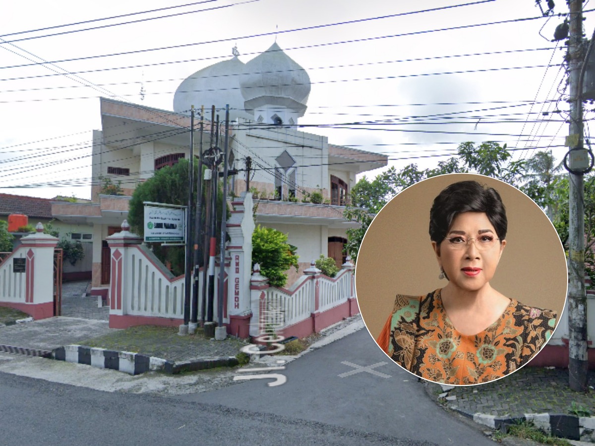 Masjid Titiek Puspa di Temanggung, Jawa Barat. Sebelumnya tanahnya merupakan wakaf dari Titiek Puspa.