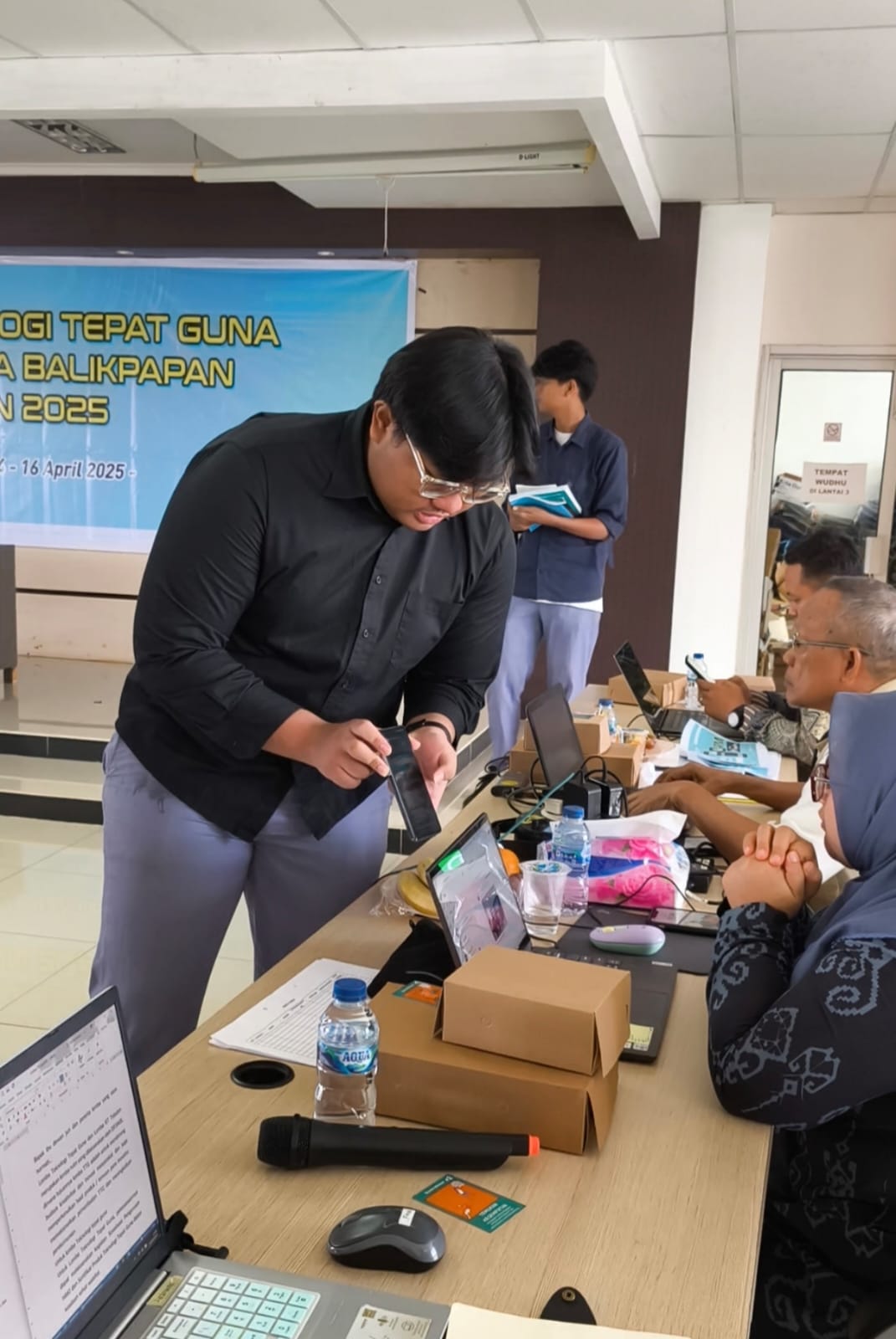 kademi Pengembangan Mandiri (APM) melalui platform inovatifnya EduAPM merupakan aplikasi berbasis teknologi.