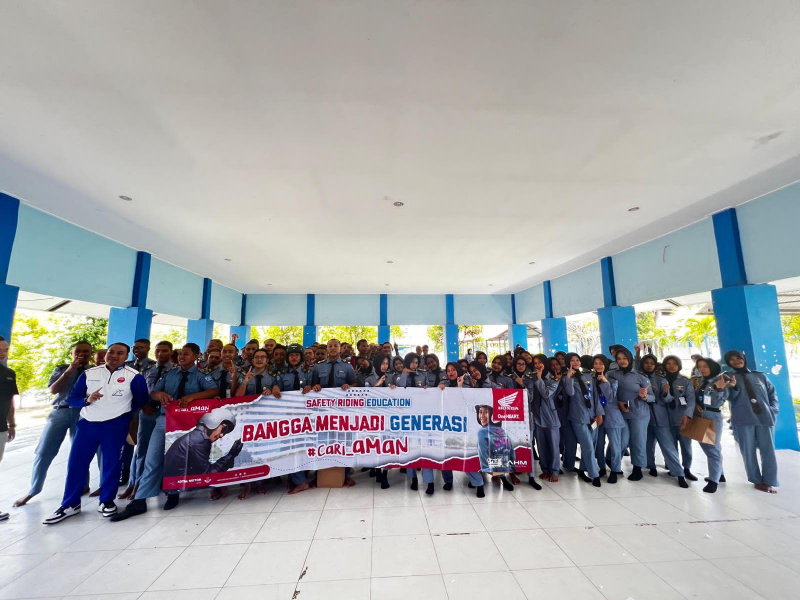 BERI PEMAHAMAN: Astra Motor Kaltim 1 saat menggelar bersama edukasi safety riding di SMK 5 Balikpapan.